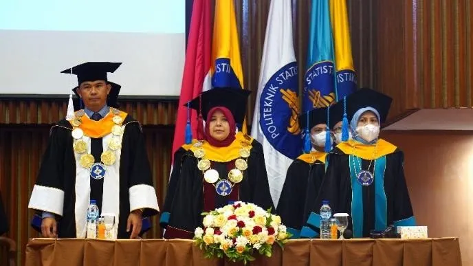 Kepala BPS Kukuhkan Guru Besar Pertama di Politeknik Statistika STIS